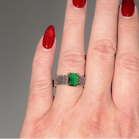 NWOT • Green Zircon Emerald Cut Ring • Adjustable • Silver Mesh Band - Picture 3 of 10